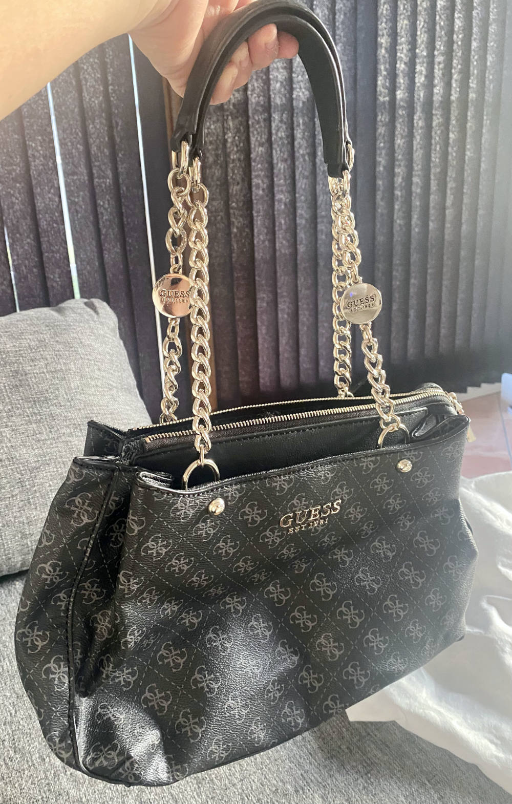 GUESS LORENNA GIRLFRIEND SATCHEL GREY