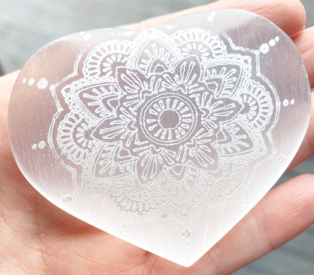 Selenit Mandalas Hjärta/ Oval Dekor Cocholate.se